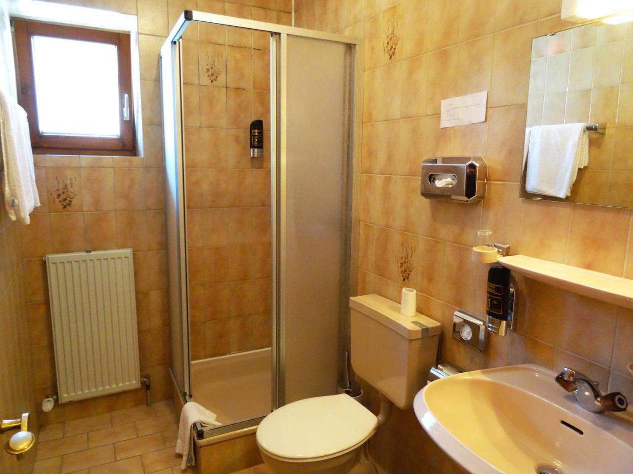 Hotel Gasthof Forelle Siegsdorf Bagian luar foto